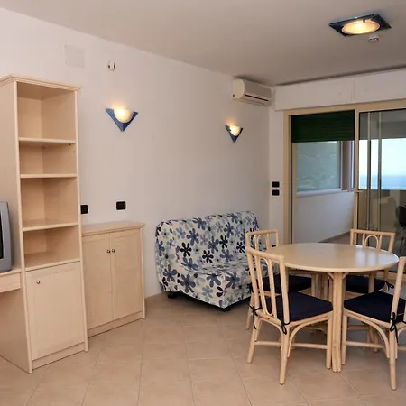 Apart Otel Lo Smeraldo 3*